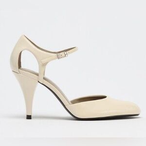 NWOT. Zara Ecru Heeled Shoes with Strap. Size 7,5.